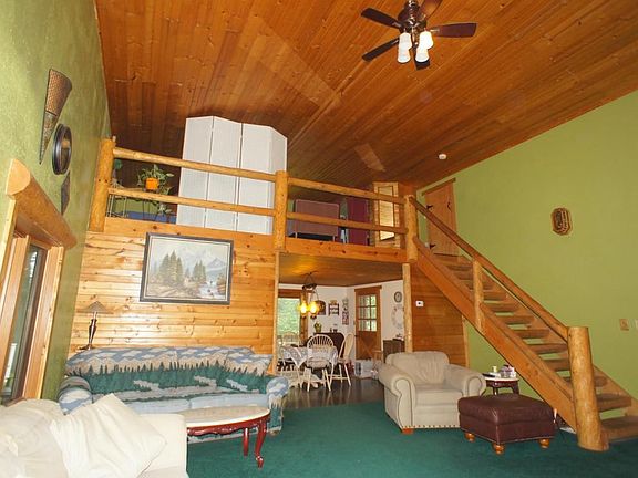 Great Rm w/Log Staircase & Loft Area
