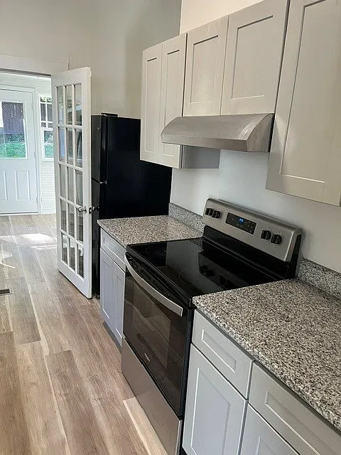 3 bed, $1,550 — Photo 2