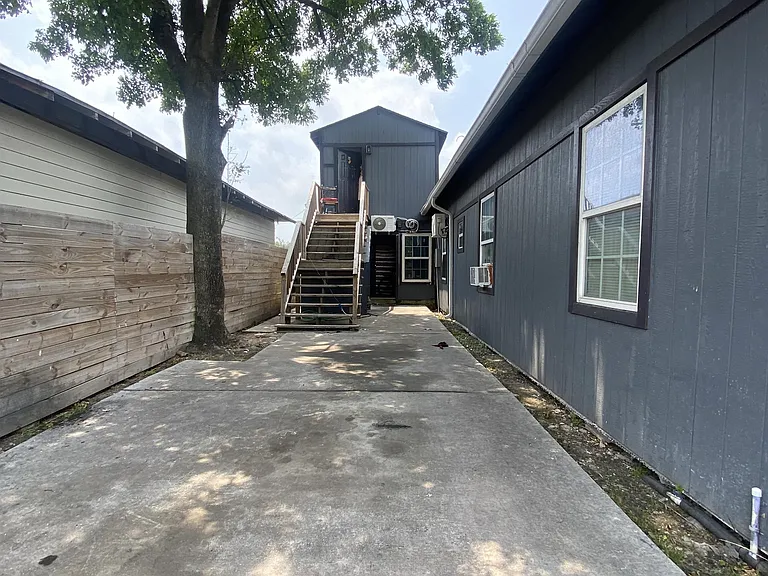 6724 Avenue N — Photo 3