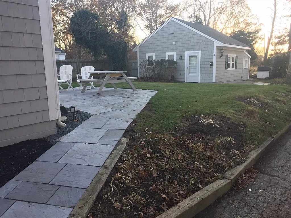 2 bed, 1.0 bath, 900 sqft, $2,000 — Photo 4