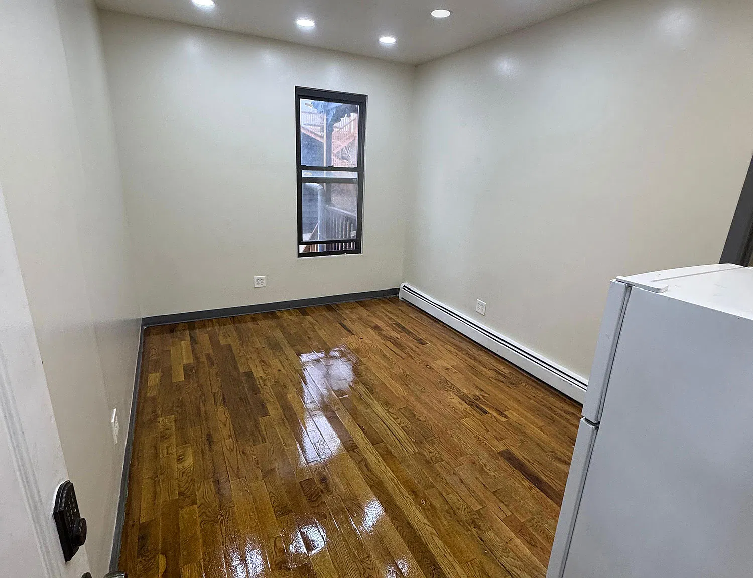3 bed, 3500 sqft, $850 — Photo 3