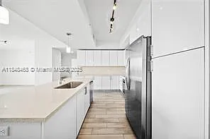 2 bed, 2.0 bath, 1369 sqft, $4,400 — Photo 3