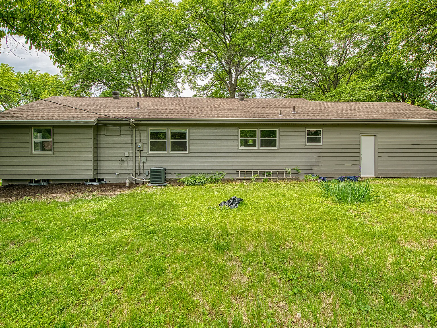 3 bed, 2.5 bath, 2000 sqft, $2,350 — Photo 2