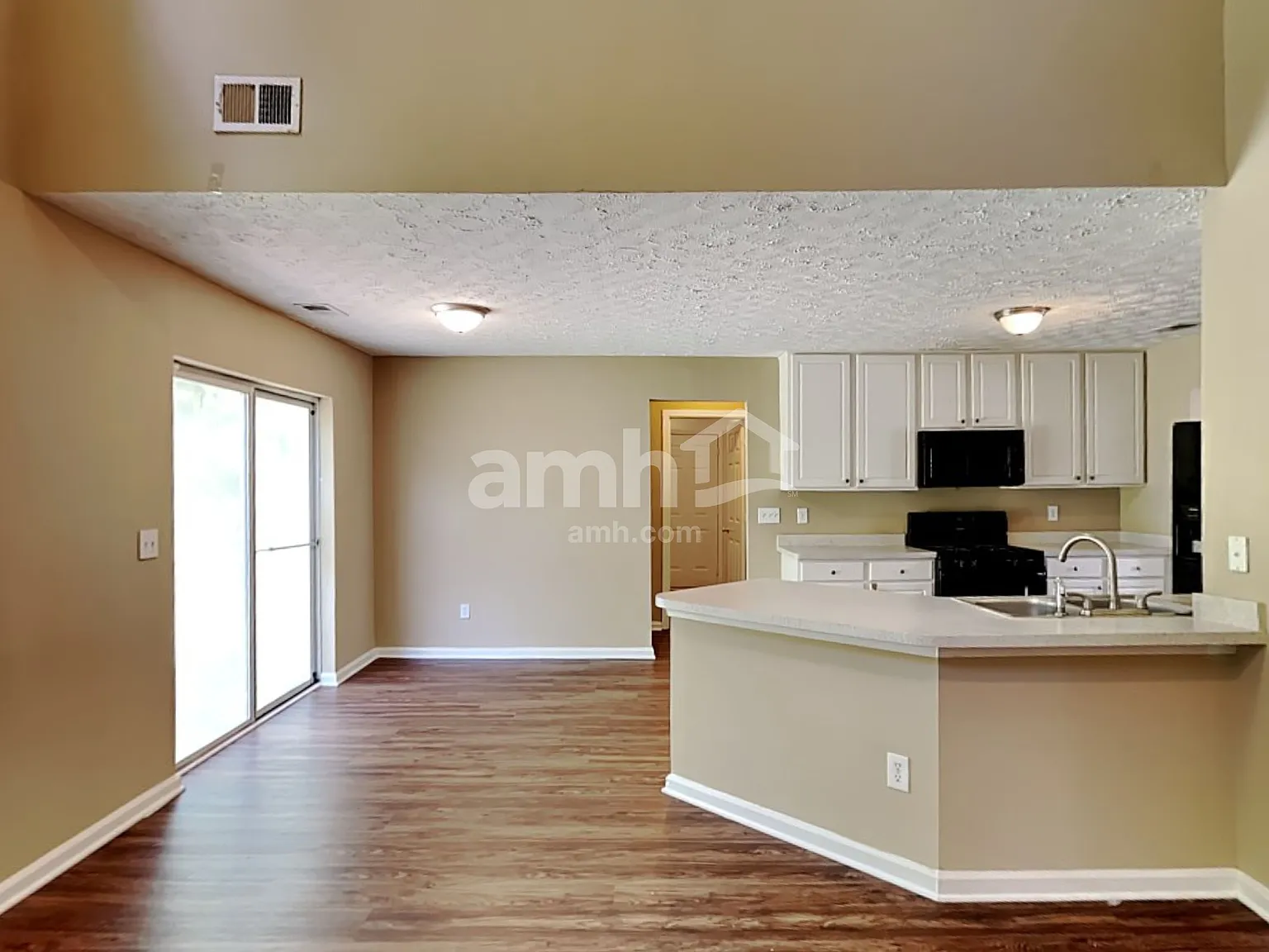 3 bed, 2.5 bath, 2425 sqft, $2,485 — Photo 4
