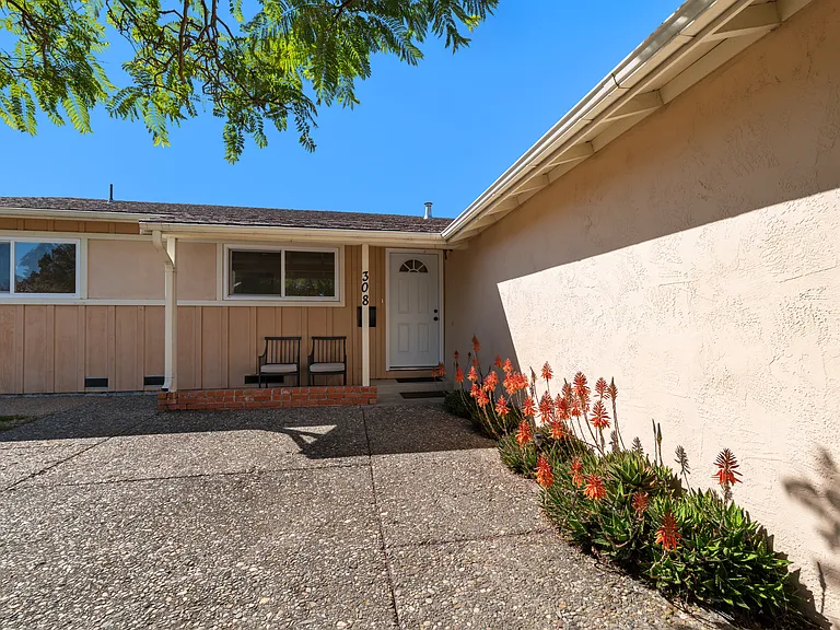 308 Highlands Pl — Photo 2