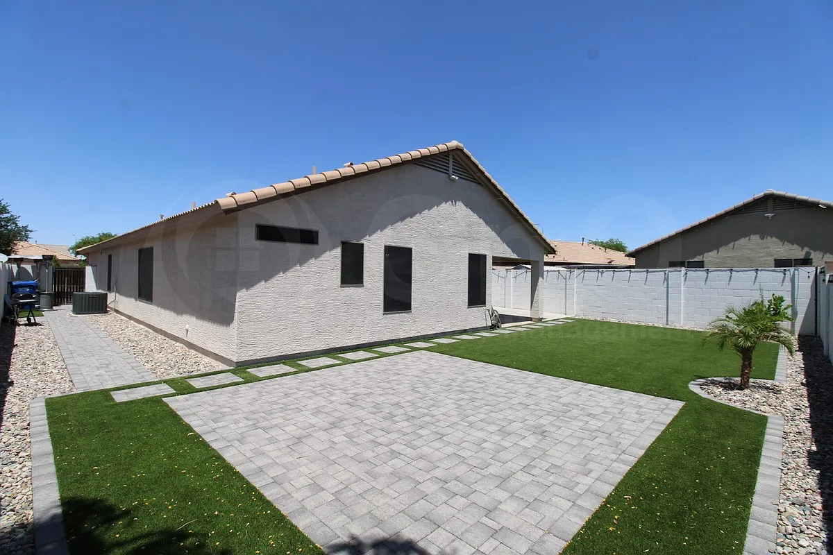 4 bed, 2.0 bath, 1678 sqft, $1,999 — Photo 2