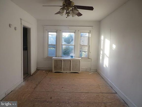 3rd image of 5340 W Oxford St