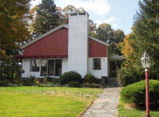 68 Highlawn Rd, Brattleboro, VT 05301