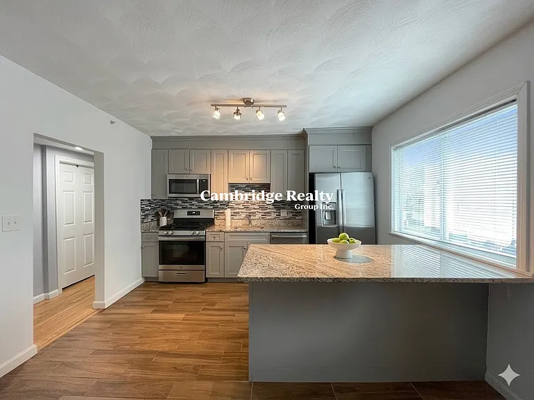 48 Derby St #1T — Photo 1