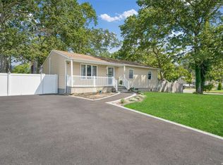 180 Giller Ave, Holbrook, NY 11741