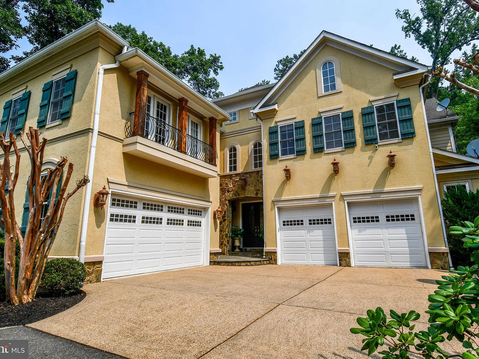 7 bed, 6.0 bath, 6206 sqft, $9,000 — Photo 4