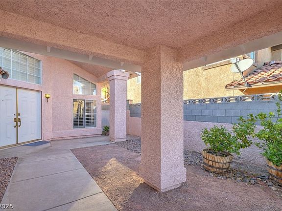 4th image of 3315 Royal Bay Dr