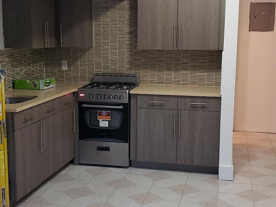 2nd image of 162 Avenue C APT B1