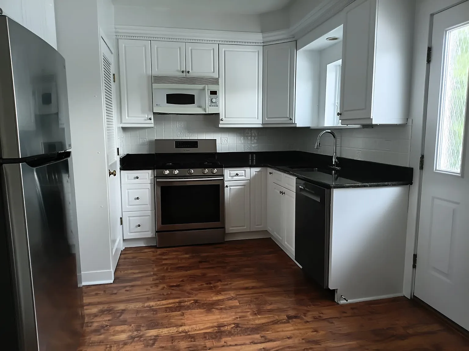 2 bed, $3,100 — Photo 3