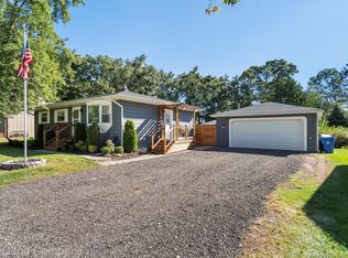 311 Lochaven Rd, Waterford, MI 48327