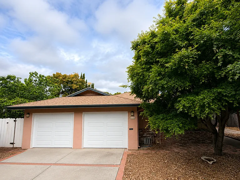 179 E Creek Dr — Photo 1