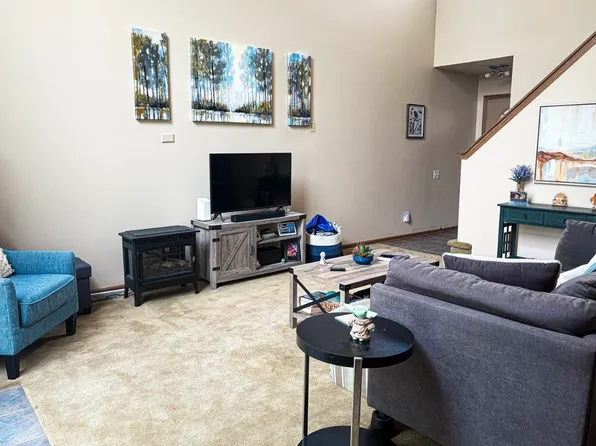 1567 Spaulding Rd, Bartlett, IL 60103