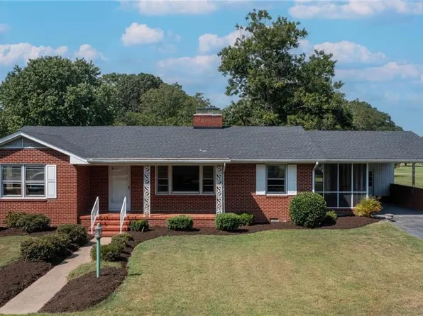 6881 Powhatan Dr, Gloucester, VA 23072