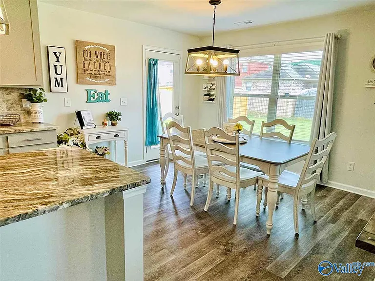 115 Edgestone Dr — Photo 9