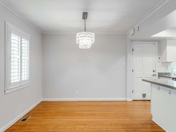 4th image of 413 Poinsettia Ave