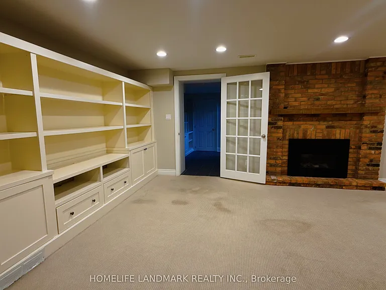 2062 Glenforest Cres — Photo 14