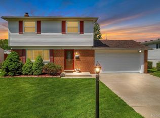 38287 Tottenham Rd, Sterling Heights, MI 48312