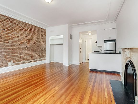 4th image of 35 E 65th St #Z2