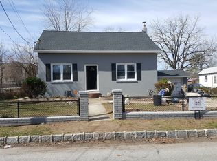 8 Peary St, West Babylon, NY 11704