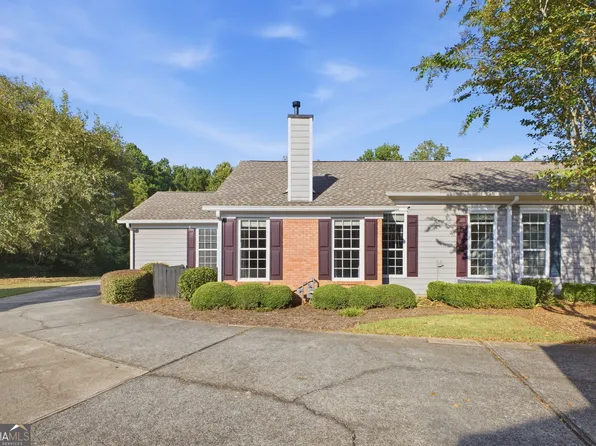 528 Camry Cir, Dallas, GA 30157