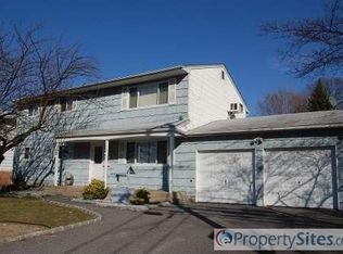 459 Staples St, Farmingdale, NY 11735