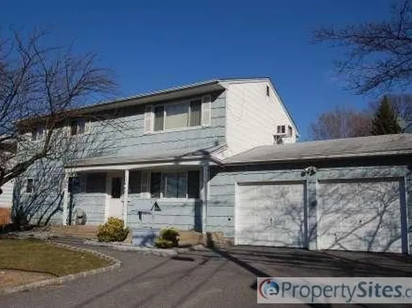459 Staples St, Farmingdale, NY 11735