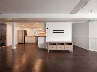 2250 W Addison St #1B, Chicago, IL 60618