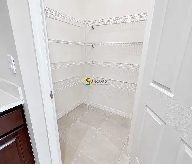 2518 NE 6th Pl — Photo 34