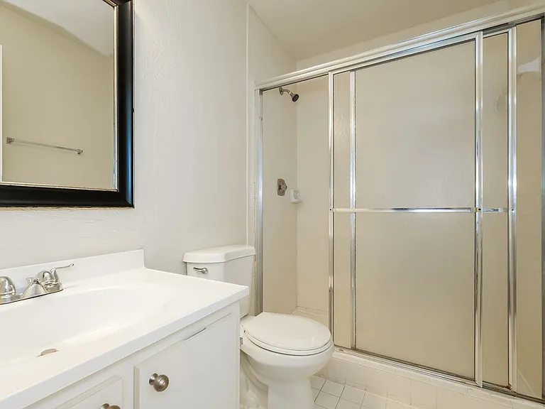 304 Lakeview Dr E — Photo 14