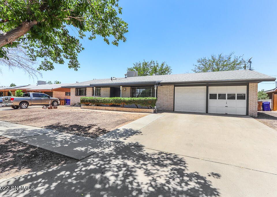 1st image of 2305 Desert Dr
