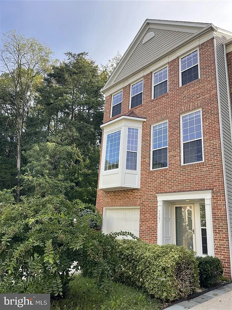 3 bed, 3.5 bath, 2194 sqft, $3,599 — Photo 1