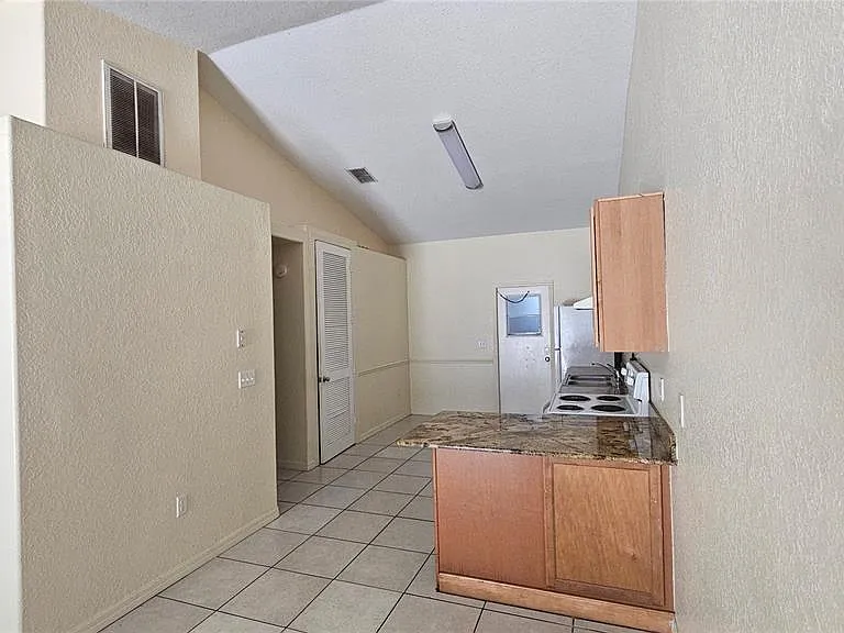 711 Lake Jessie Dr — Photo 5