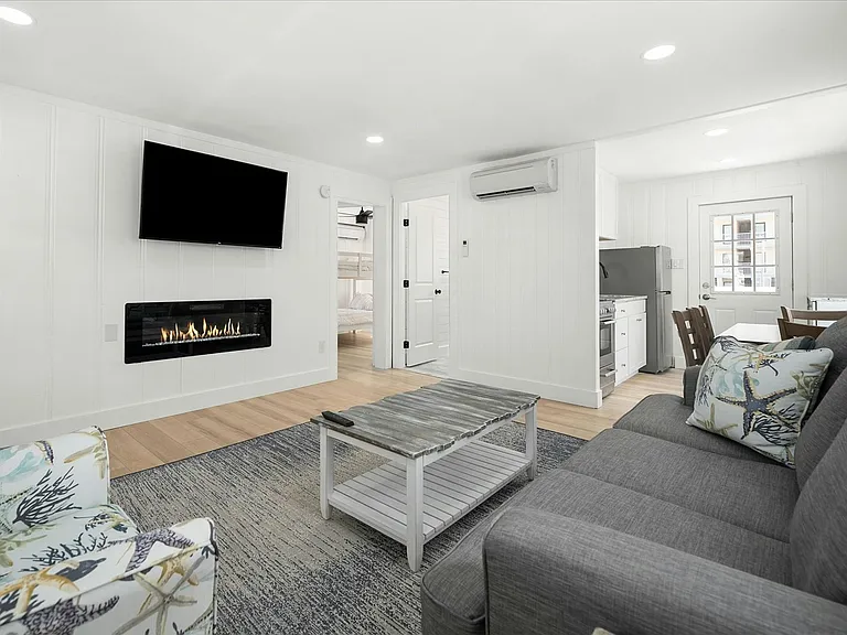 11 43rd St #2 — Photo 5