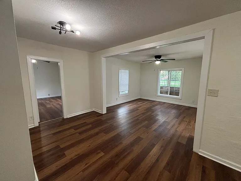 1102 S Millwood Ave — Photo 8