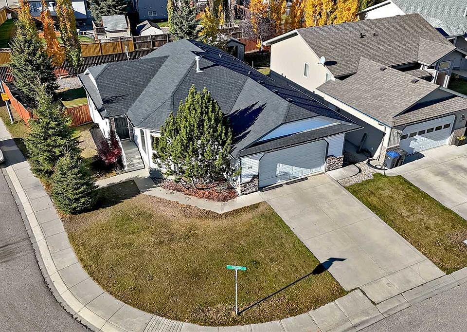 1st image of 26 E Firdale Close