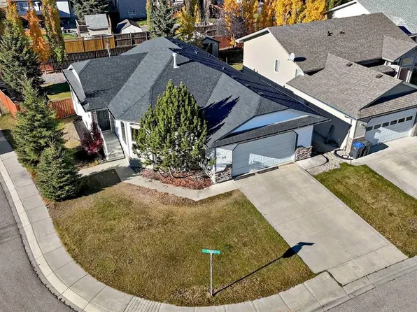 26 E Firdale Close, Sylvan Lake, AB T4S 2M1