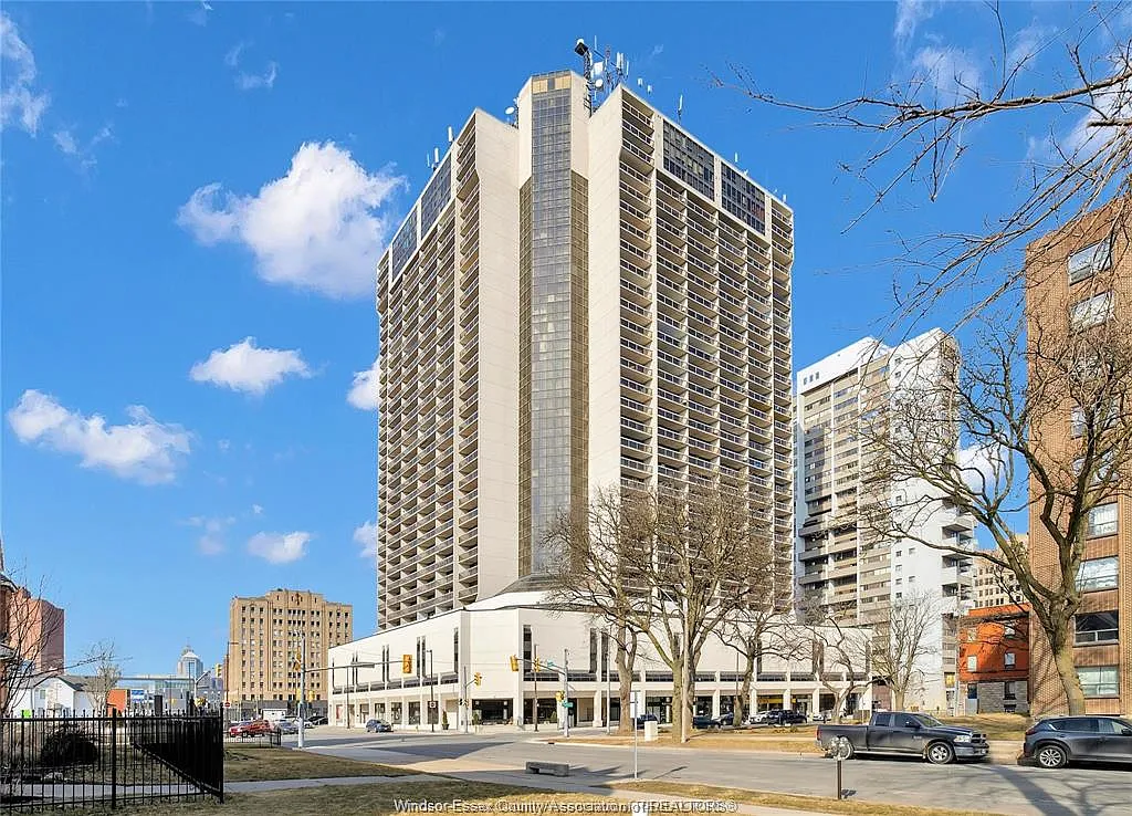 2 bed, 1.0 bath, 882 sqft, $1,700 — Photo 1