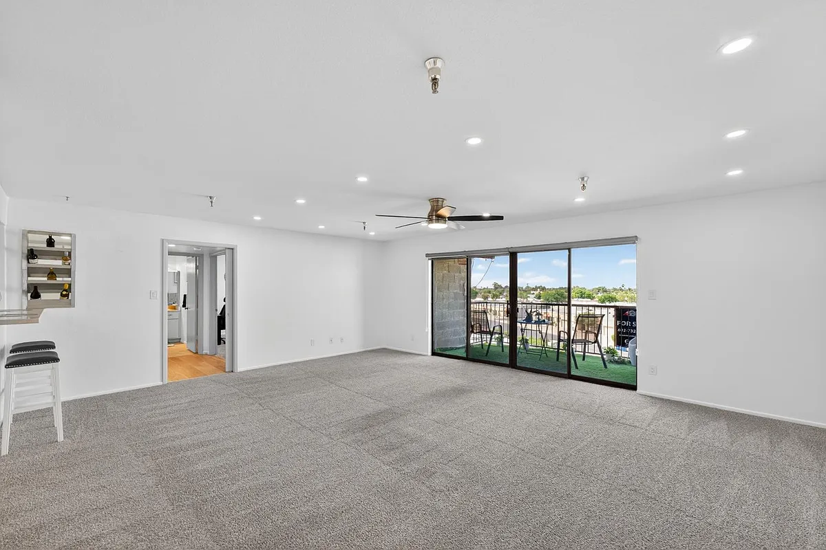 Building Photo - 425 S Parkcrest #334