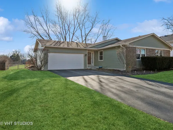 3745 Arrowwood Ln, Hoffman Estates, IL 60192