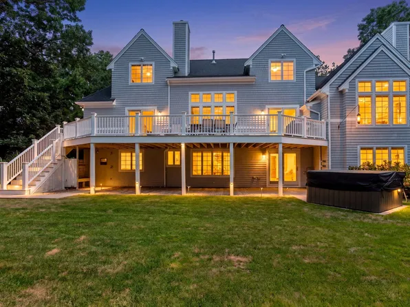 28 Longshank Circle, East Falmouth, MA 02536