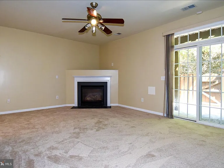 7810 Locust Leaf Ln — Photo 9