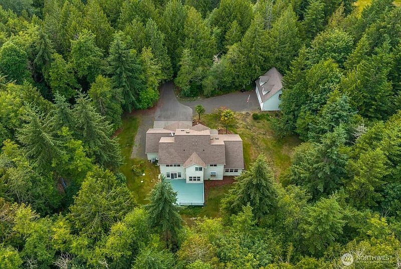 3rd image of 19144 Clear Creek Road NW
