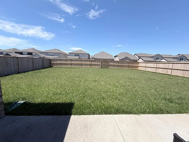 835 Chalkstone Ln — Photo 33