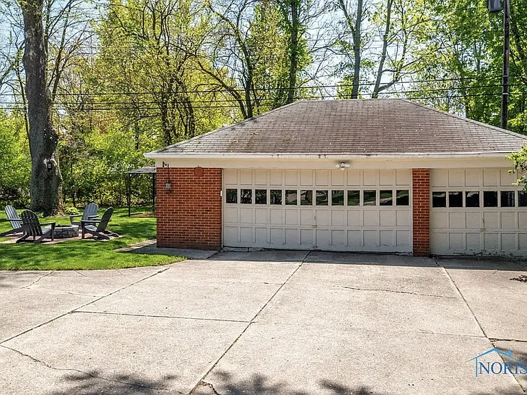 3935 Hillandale Rd — Photo 4