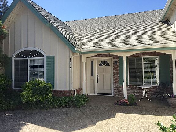 2nd image of 1445 Oak Grove Dr